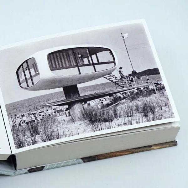 Karten der Moderne - Hardcoverbuch mit 100 Ansichtskarten aus der DDR
