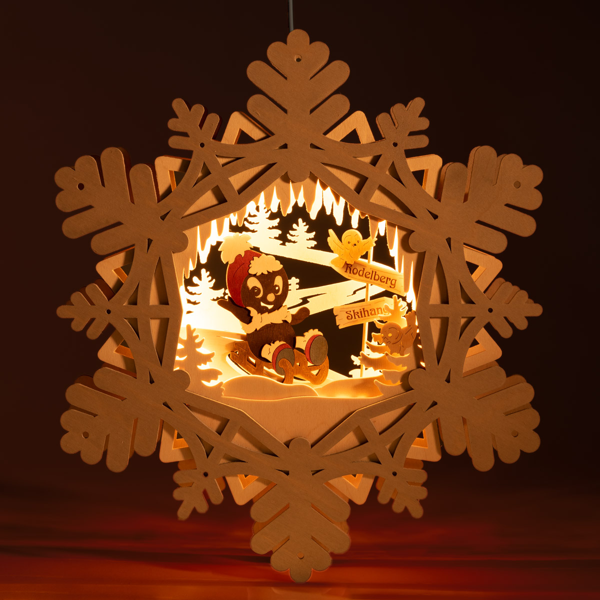 Schnatterinchen Räucherfigur mit weihnachtlichem Hintergrund