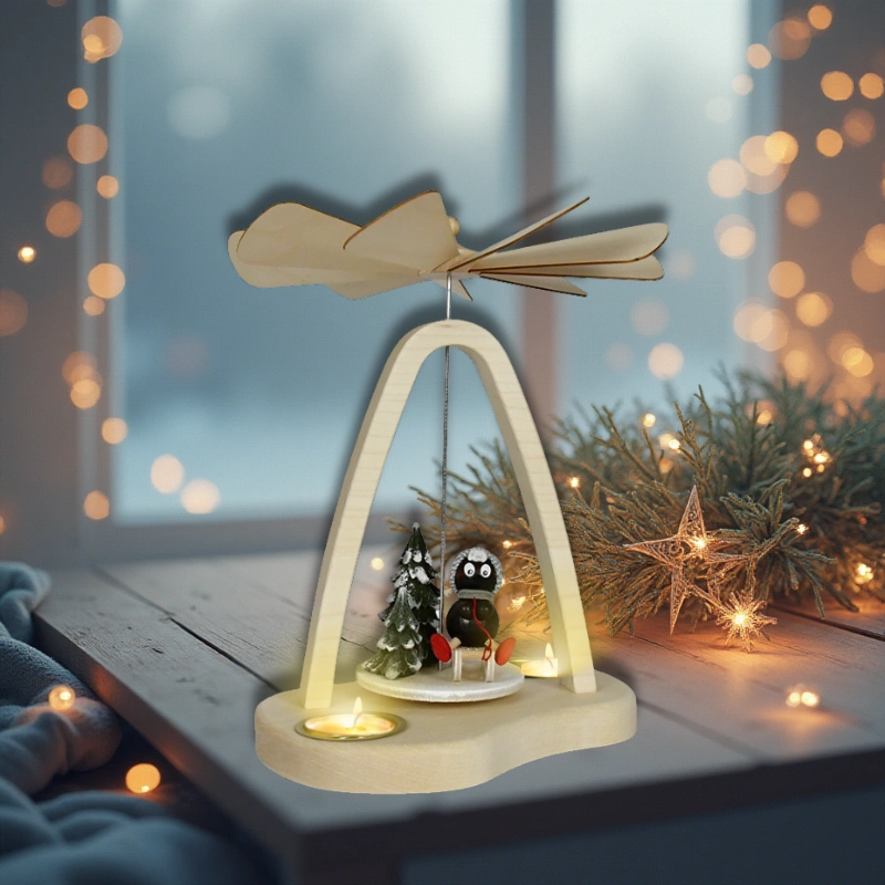 Pittiplatsch Räucherfigur mit weihnachtlichem Hintergrund