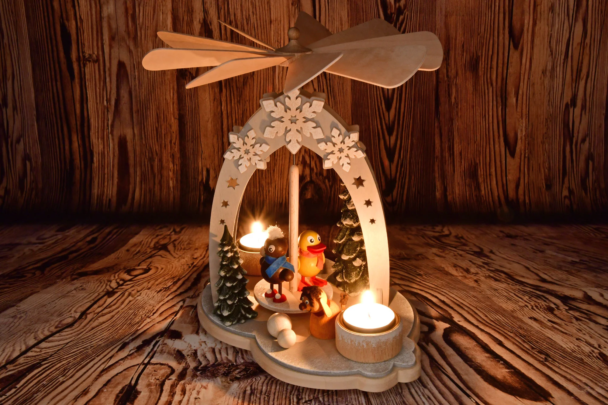 pittiplatsch schnatterinchen moppi tischpyramide handarbeit made in germany im kerzenschein