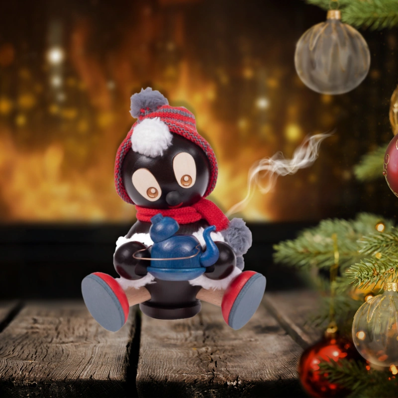 Pittiplatsch Räucherfigur mit weihnachtlichem Hintergrund