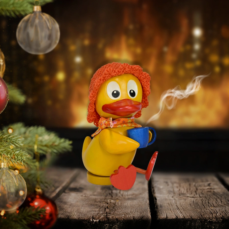 Schnatterinchen Räucherfigur mit weihnachtlichem Hintergrund